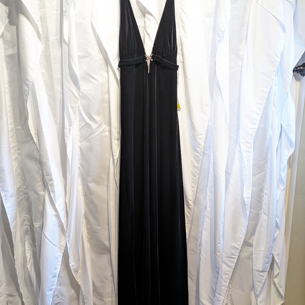 B2 Elegant Velvet Black Evening Gown Sz 3/4 Nwt * Flaw*